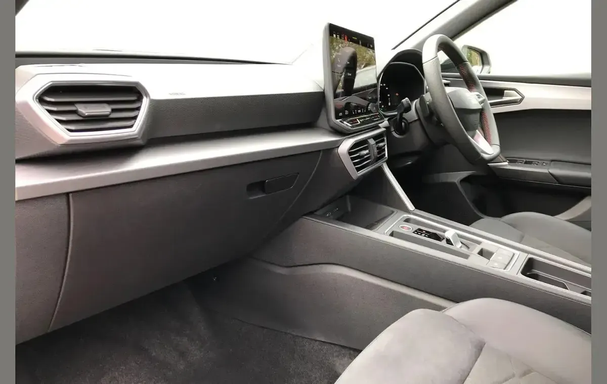 Begagnad Seat Leon Black Edition 147 HK (108 kW) 2026 Svart Halvkombi