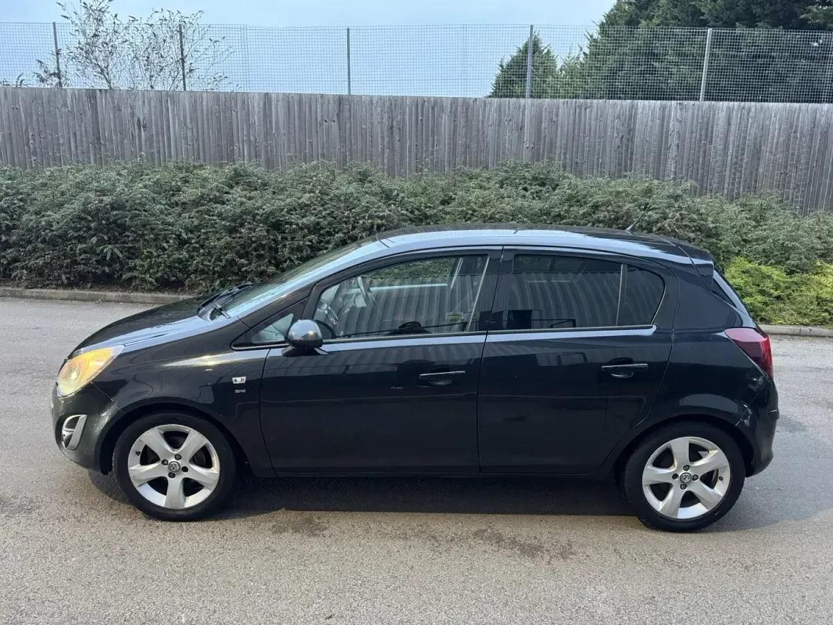 Usado Vauxhall Corsa 100 HP (73 kW) 2015 Preto Citadino