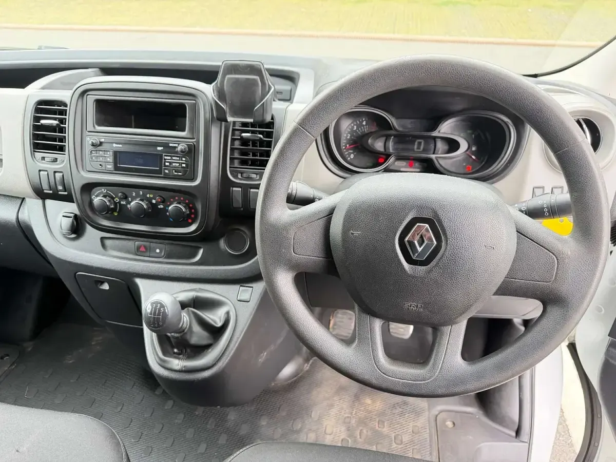 Used Renault Trafic Business 2018 White MPV