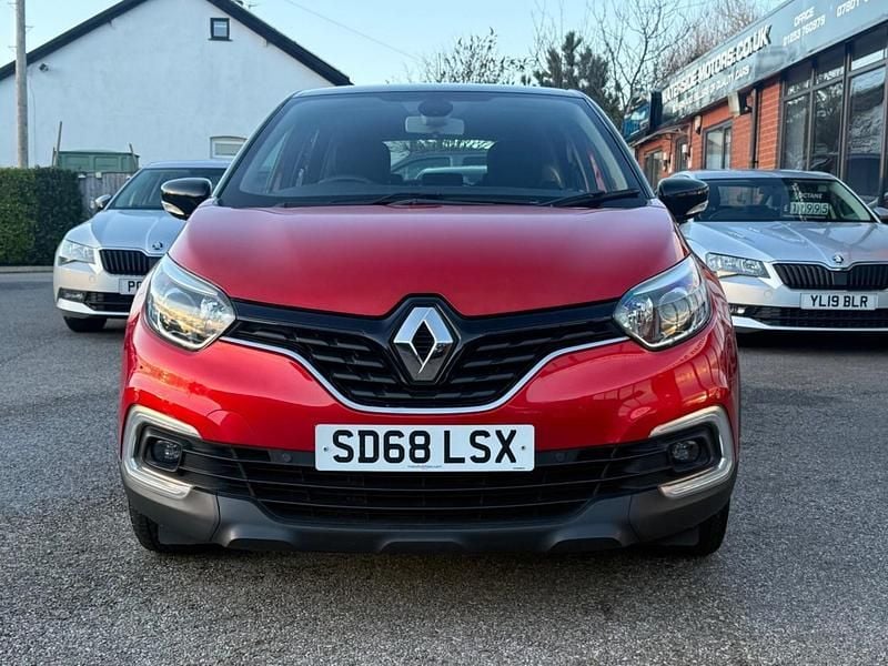 Used Renault Captur Play 90 HP (66 kW) 2018 Red/black SUV