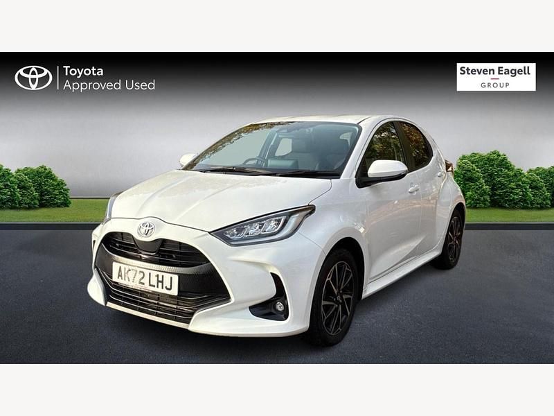 Used Toyota Yaris Hybrid Design 2022 White Hatchback