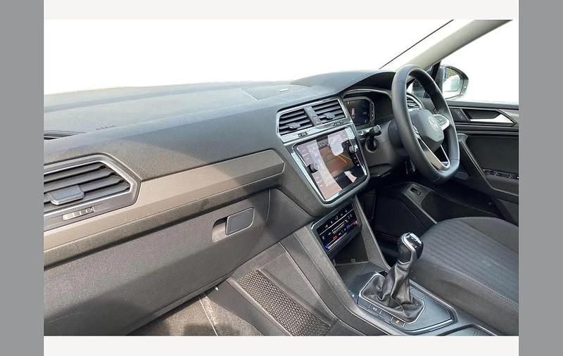 Gebraucht VW Tiguan Life 150 PS (110 kW) 2022 Schwarz SUV