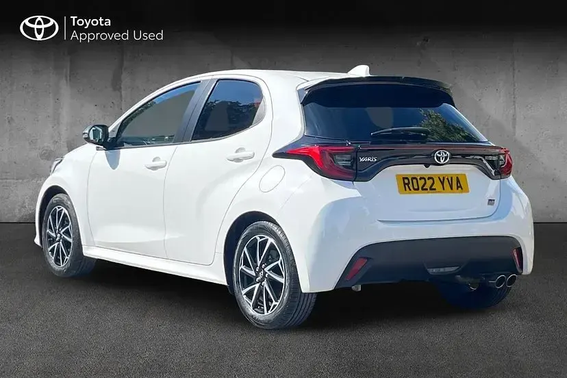 Used Toyota Yaris Design 114 HP (83 kW) 2022 Pure white Hatchback