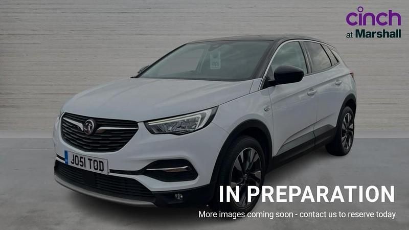 Used Vauxhall Grandland X SRi 130 HP (95 kW) 2020 White SUV