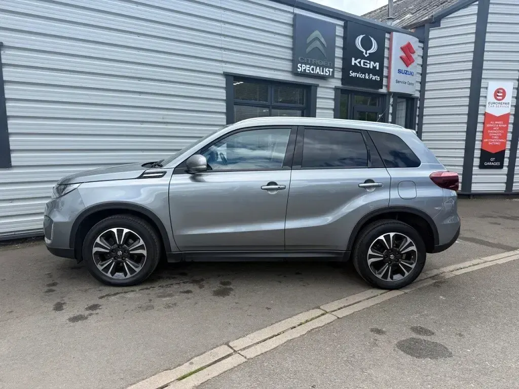 Käytetty Suzuki Vitara SZ5 2024 Harmaa Katumaasturi