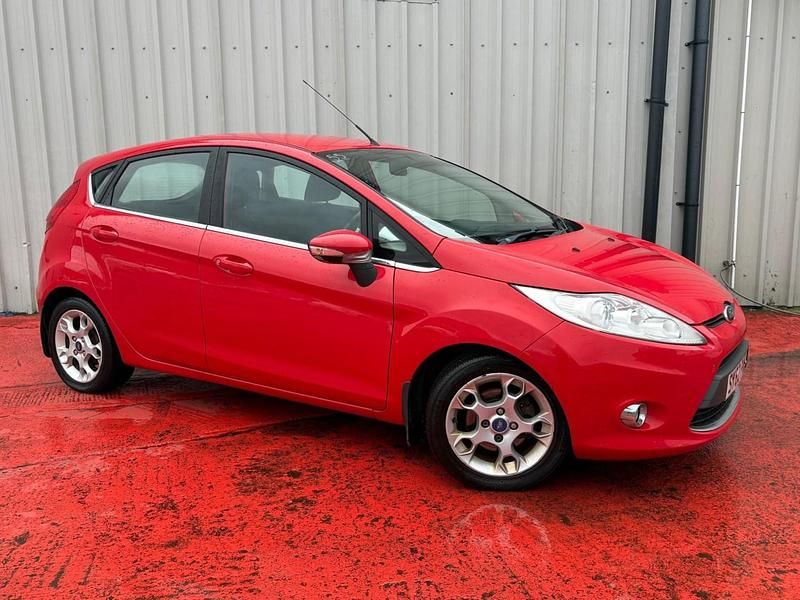 Used Ford Fiesta Zetec 82 HP (60 kW) 2012 Red Hatchback