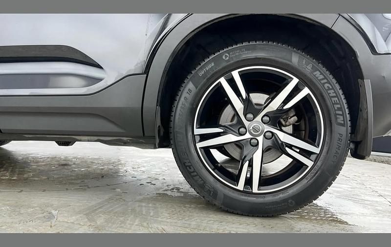 Used Volvo XC40 R-Design 197 HP (144 kW) 2021 Onyx black SUV