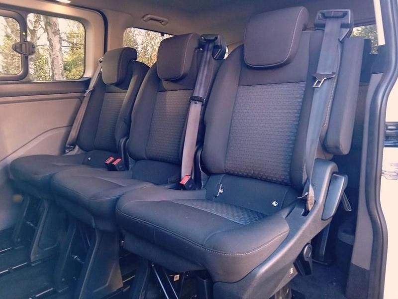 Used Ford Tourneo Custom Zetec 130 HP (95 kW) 2019 White Van