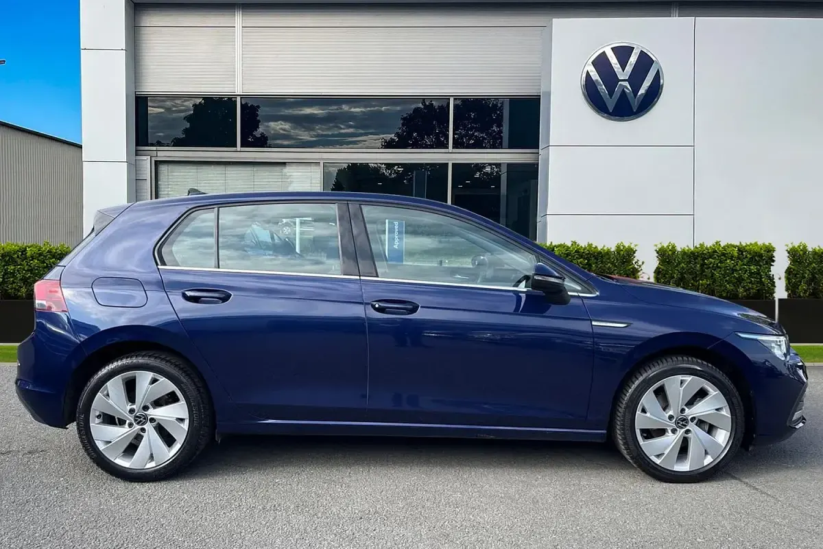 Used VW Golf VII Style 150 HP (110 kW) 2020 Blue Hatchback