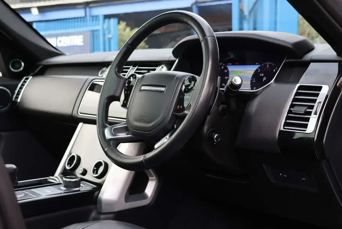 Used Land Rover Range Rover Vogue SE 275 HP (202 kW) 2019 Silver SUV