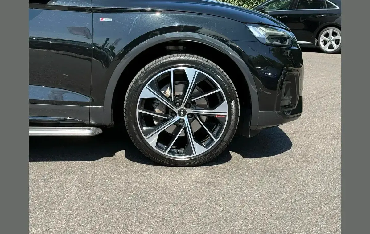 Used Audi Q5 Advanced 261 HP (191 kW) 2023 Black SUV