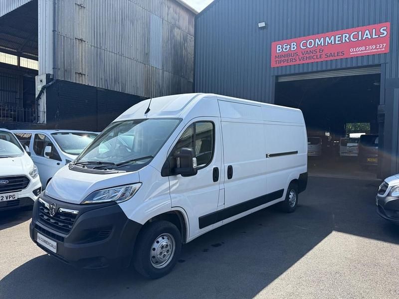 White Used 2023 Vauxhall Movano Van | £14,995 (Good price) - Image 1/3