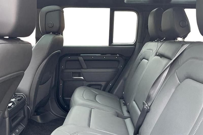 Used Land Rover Defender HSE Dynamic 350 HP (257 kW) 2025 Santorini black Estate