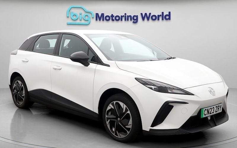 Used 2024 MG MG4 EV SE Hatchback | £13,224 (Good price) - Image 1/4