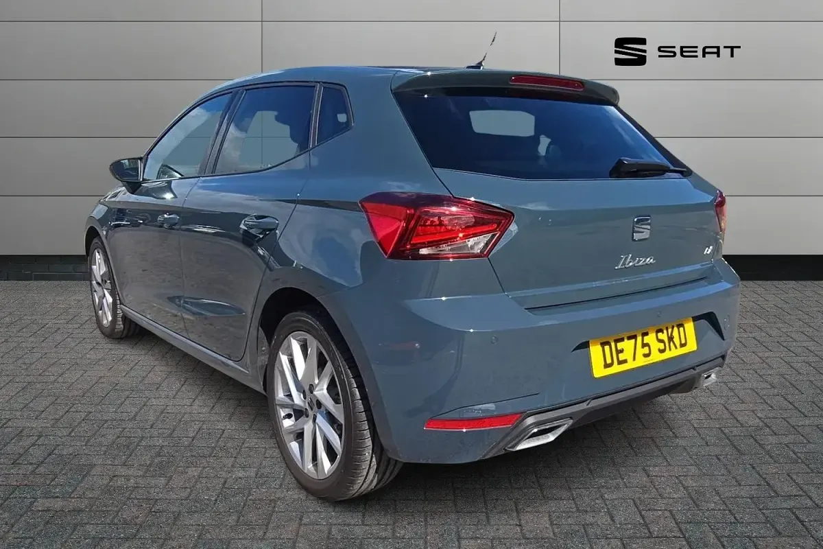 Usado Seat Ibiza FR 113 CV (83 kW) 2025 Azul Utilitario