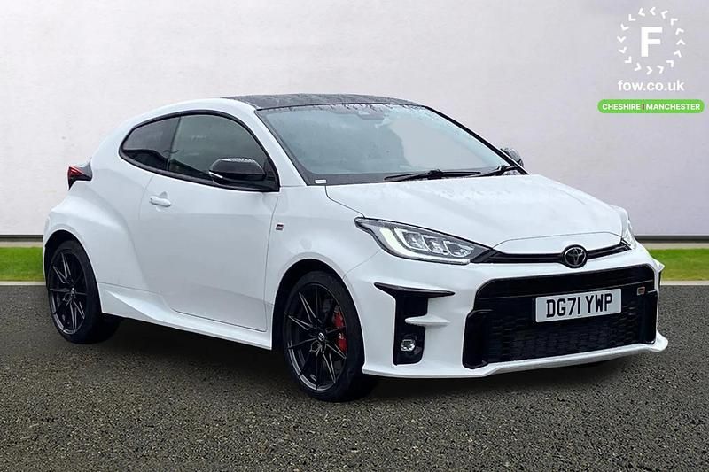Used Toyota Yaris 261 HP (191 kW) 2021 White Hatchback