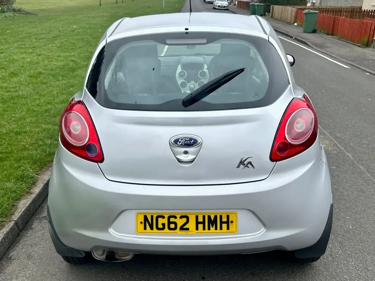 Usado Ford Ka 69 HP (50 kW) 2013 Prateado Citadino