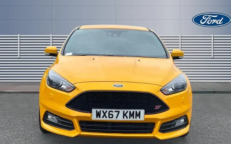 Used Ford Focus ST 185 HP (136 kW) 2017 Yellow Hatchback