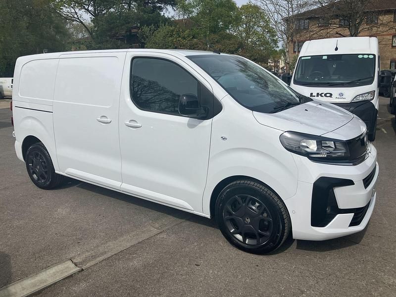 Used Vauxhall Vivaro 145 HP (106 kW) 2025 White MPV