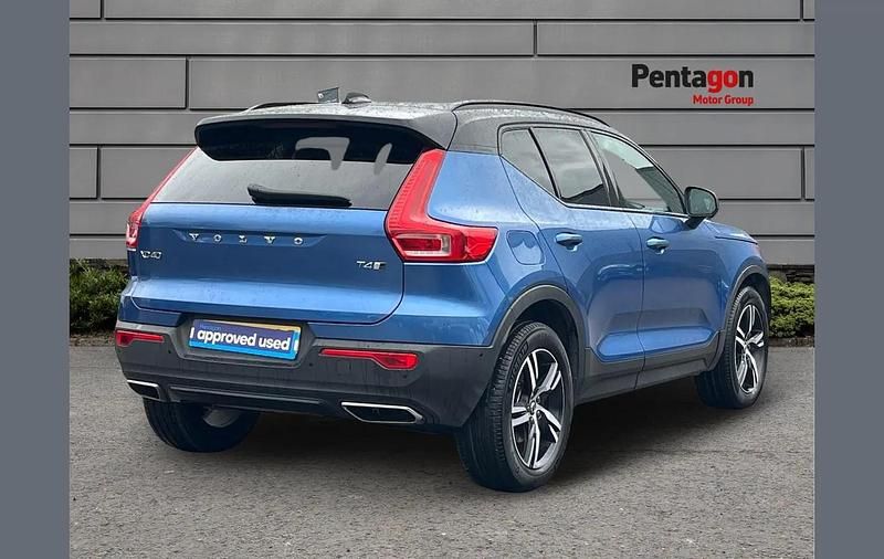 Used Volvo XC40 R-Design 187 HP (137 kW) 2018 Blue SUV