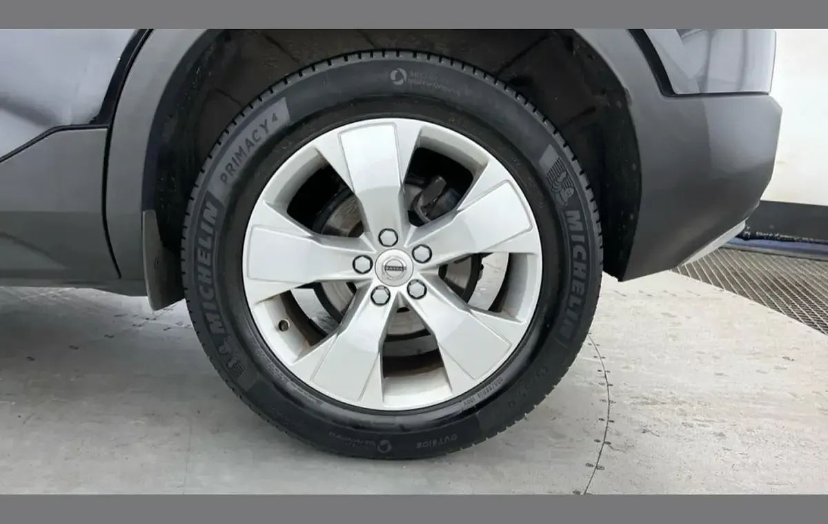 Used Volvo XC40 Momentum 161 HP (118 kW) 2022 Black SUV
