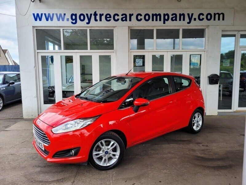 Red Used 2017 Ford Fiesta Zetec Hatchback | £5,795 (Fair price) - Image 1/4