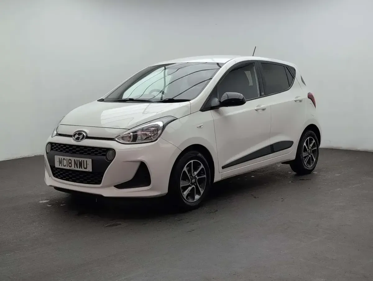 Used Hyundai i10 GO! 67 HP (49 kW) 2018 White Hatchback