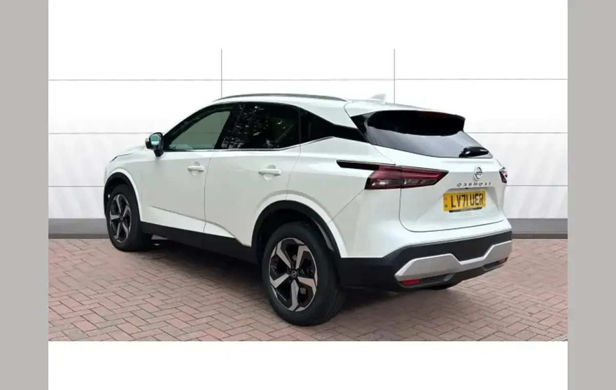 Used Nissan Qashqai N-Connecta 158 HP (116 kW) 2021 White SUV