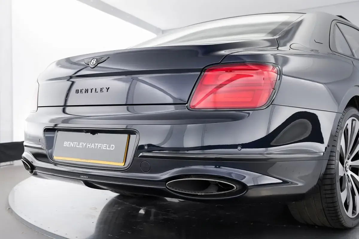 Used Bentley Flying Spur 670 HP (492 kW) 2025 Blue Sedan