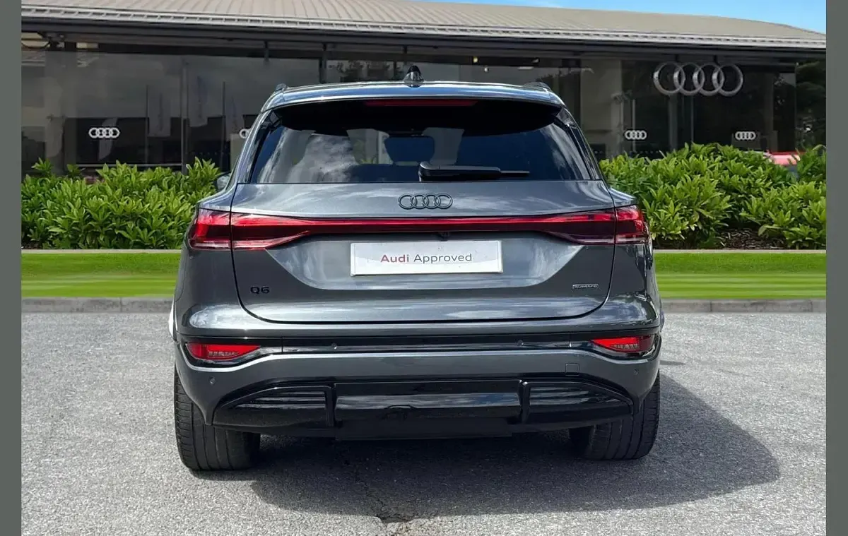 Begagnad Audi Q6 e-tron Advanced 284 kW (387 HK) 2025 Grå SUV