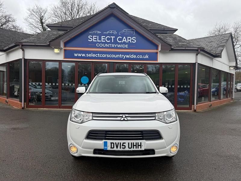Used Mitsubishi Outlander P-HEV 200 HP (147 kW) 2015 White SUV