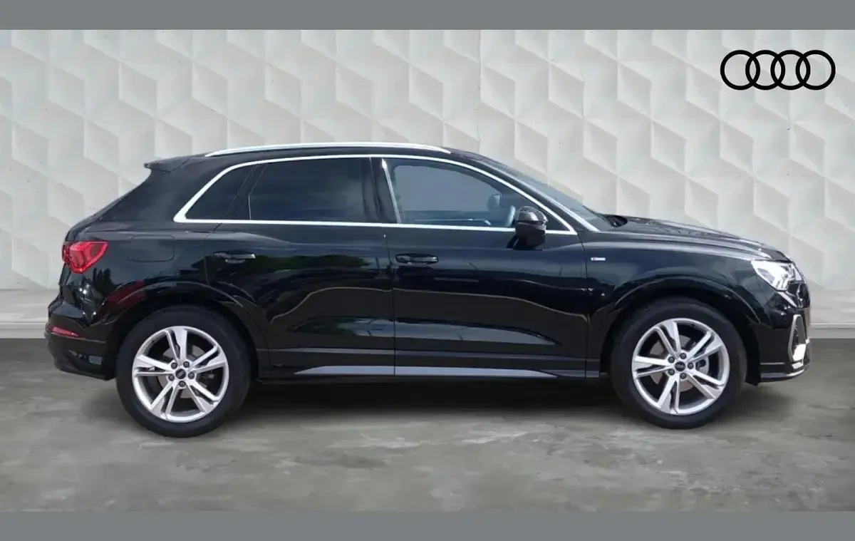 Begagnad Audi Q3 S-Line 147 HK (108 kW) 2025 Svart SUV