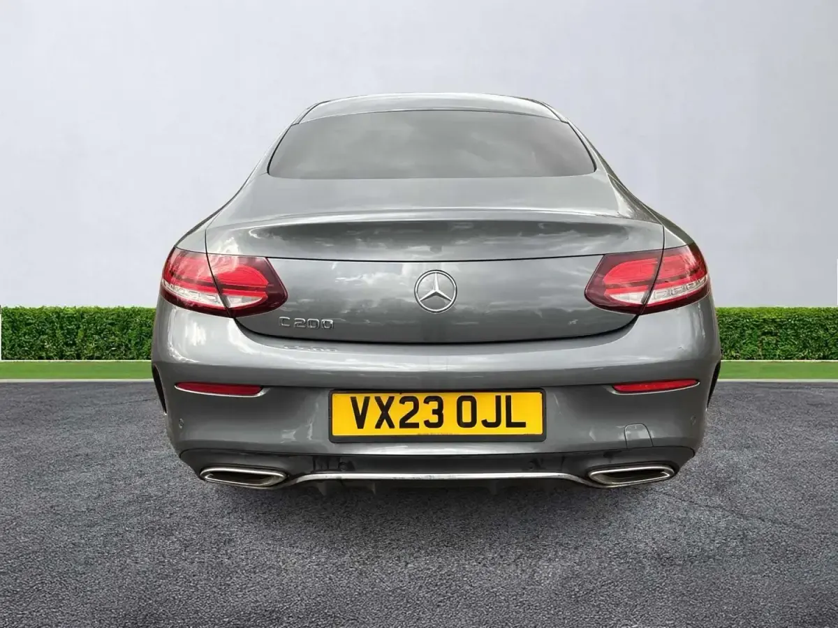 Begagnad Mercedes C200 AMG line 2023 Grå Sportkupé