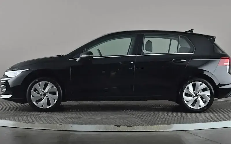 Second-hand VW Golf VIII Style 150 CP (110 kW) 2025 Negru Hatchback
