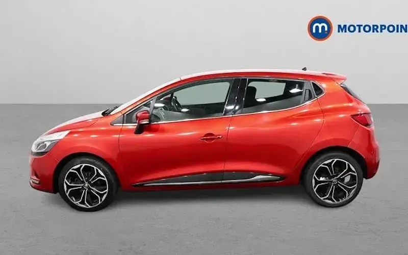 Used Renault Clio Iconic 90 HP (66 kW) 2018 Red Hatchback