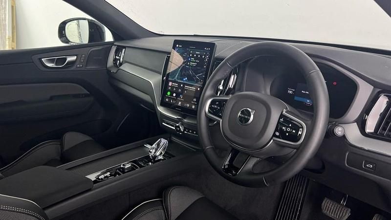 Used Volvo XC60 Plus 247 HP (181 kW) 2025 Grey SUV