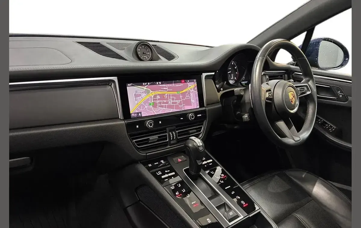 Used Porsche Macan 261 HP (191 kW) 2022 Blue SUV