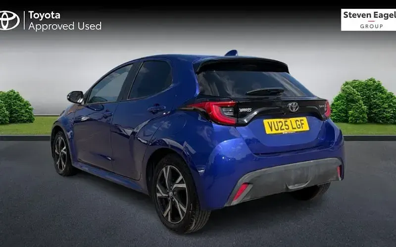 Used Toyota Yaris Design 116 HP (85 kW) 2025 Blue Hatchback