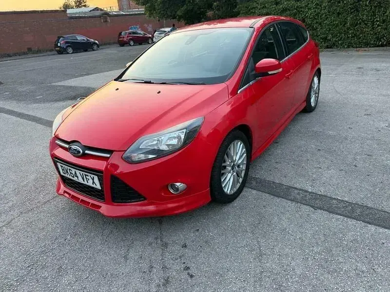 Used Ford Focus Zetec 125 HP (91 kW) 2014 Red Hatchback