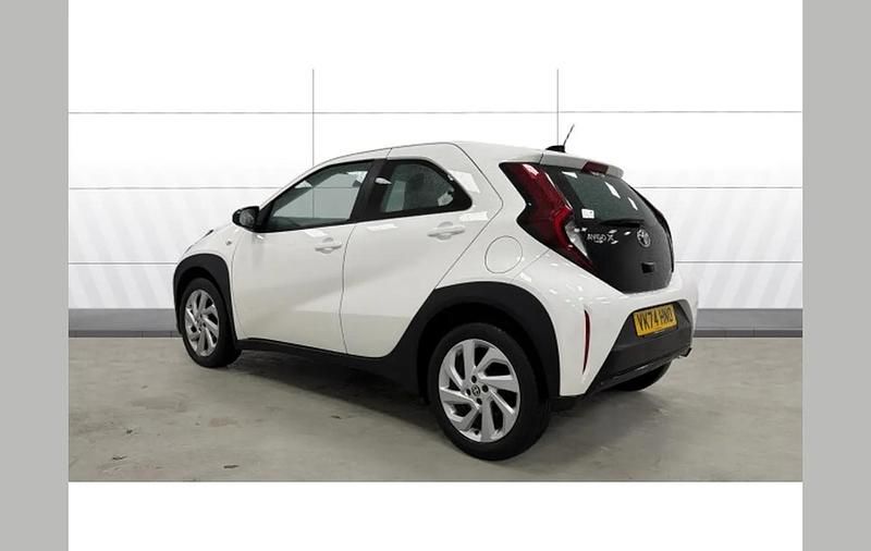 Used Toyota Aygo X PURE 72 HP (52 kW) 2024 White SUV
