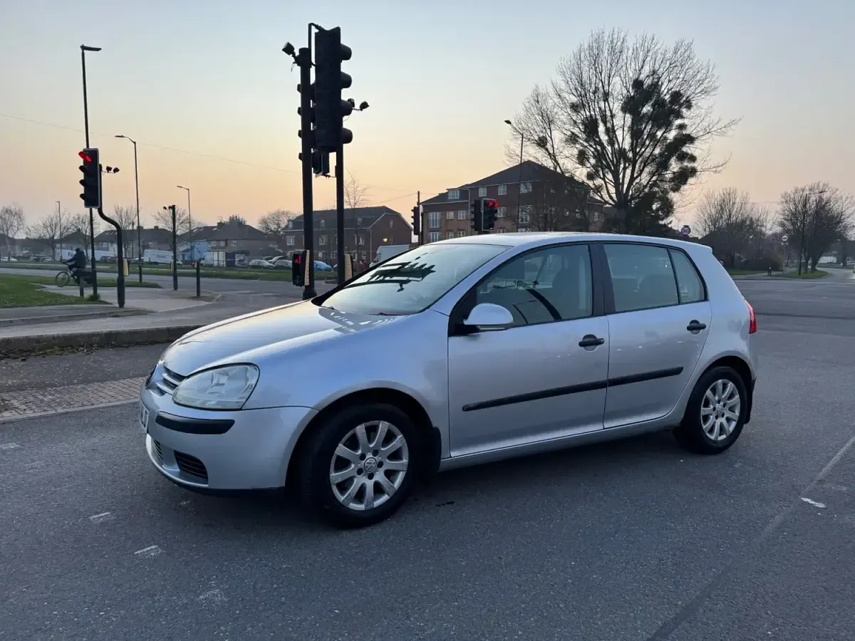 Usado VW Golf IV SE 2004 Prateado Citadino