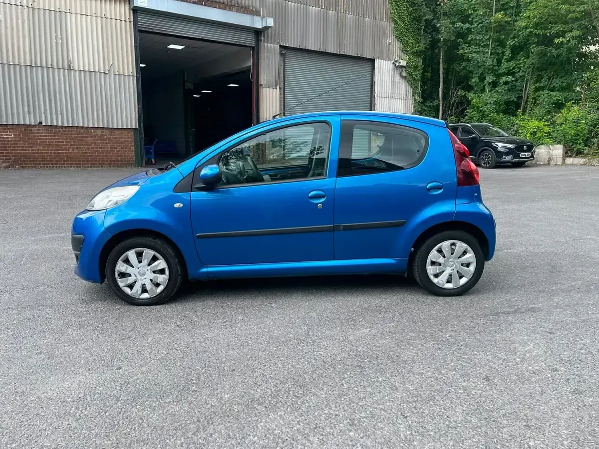 Used Peugeot 107 Active 68 HP (50 kW) 2012 Blue Hatchback
