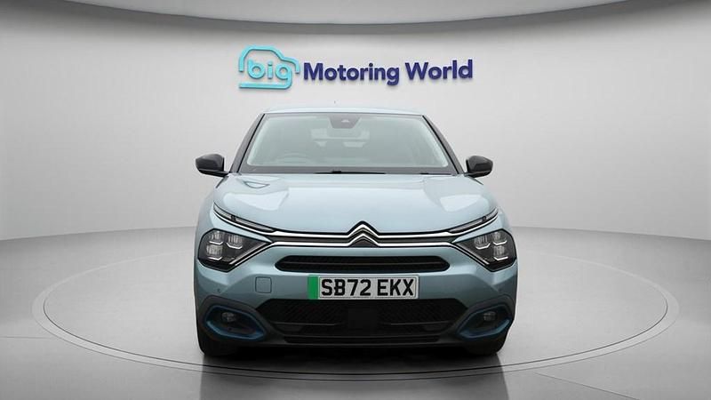 Begagnad Citroën e-C4 Shine 100 kW (136 HK) 2023 Halvkombi