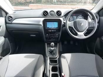 Gebraucht Suzuki Vitara 129 PS (94 kW) 2023 Schwarz SUV