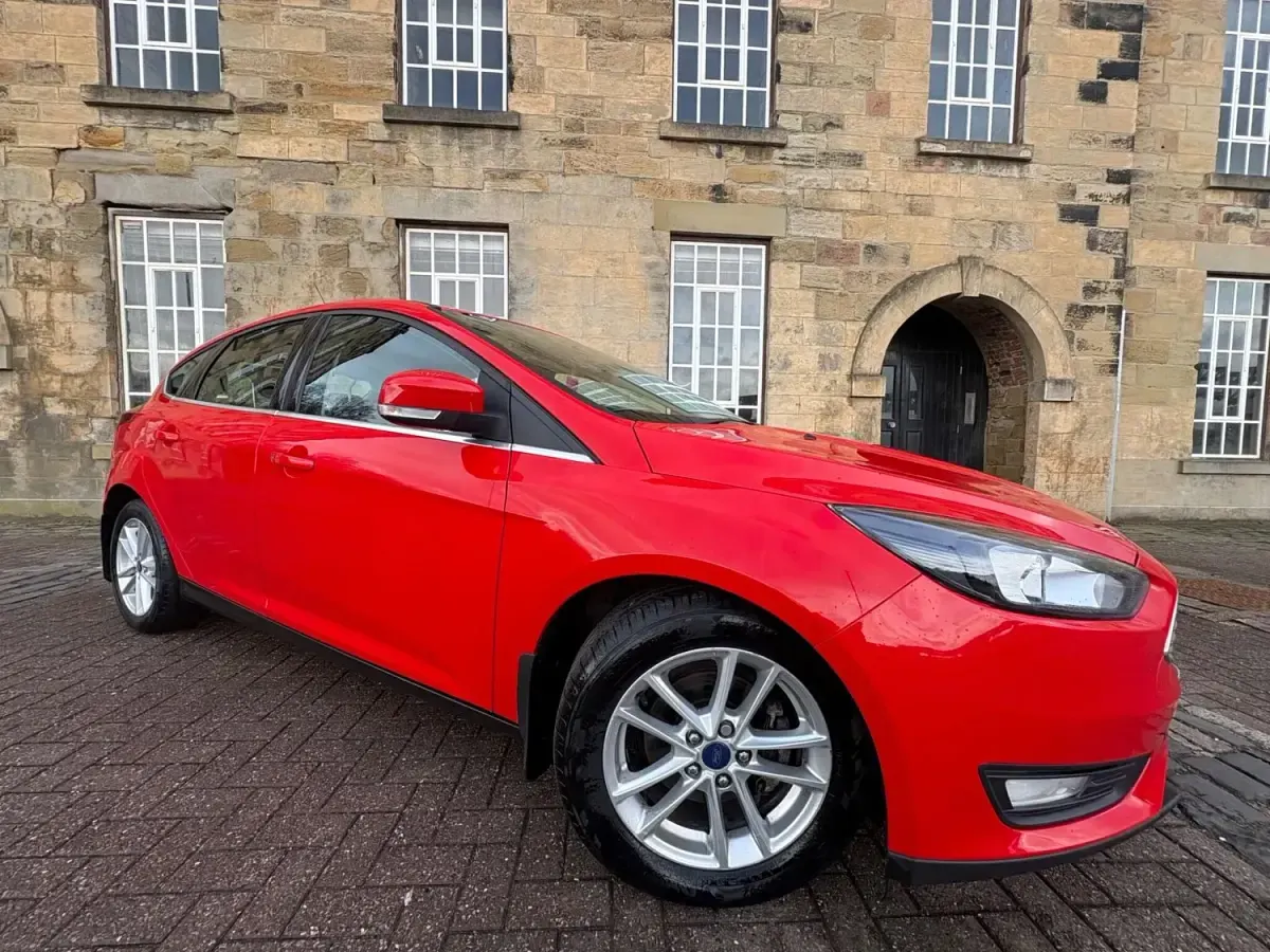 Gebraucht Ford Focus Zetec 2017 Rot Kleinwagen