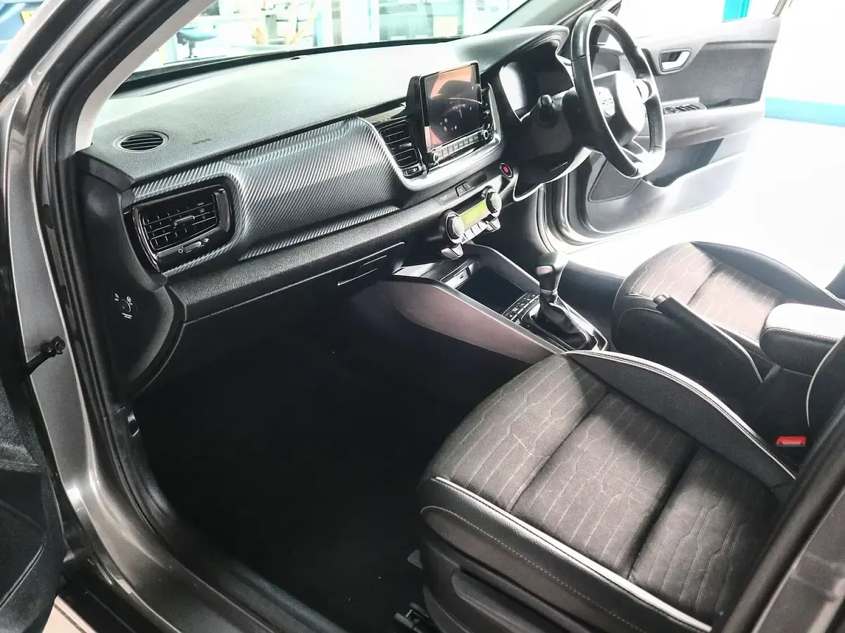 Usado Kia Stonic GT-Line S 2024 Gris SUV