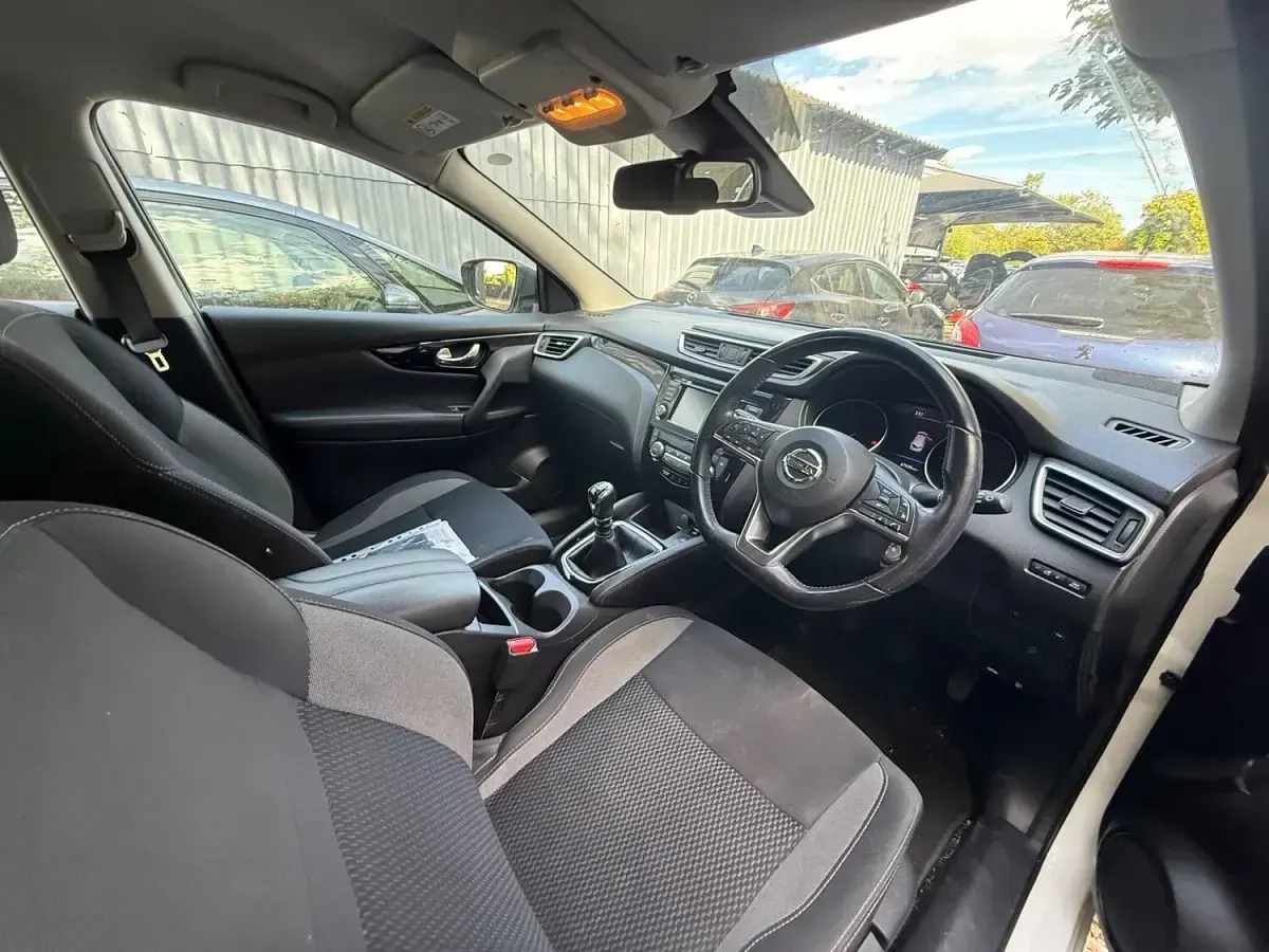 Used Nissan Qashqai Acenta Premium 115 HP (84 kW) 2018 Bronze SUV