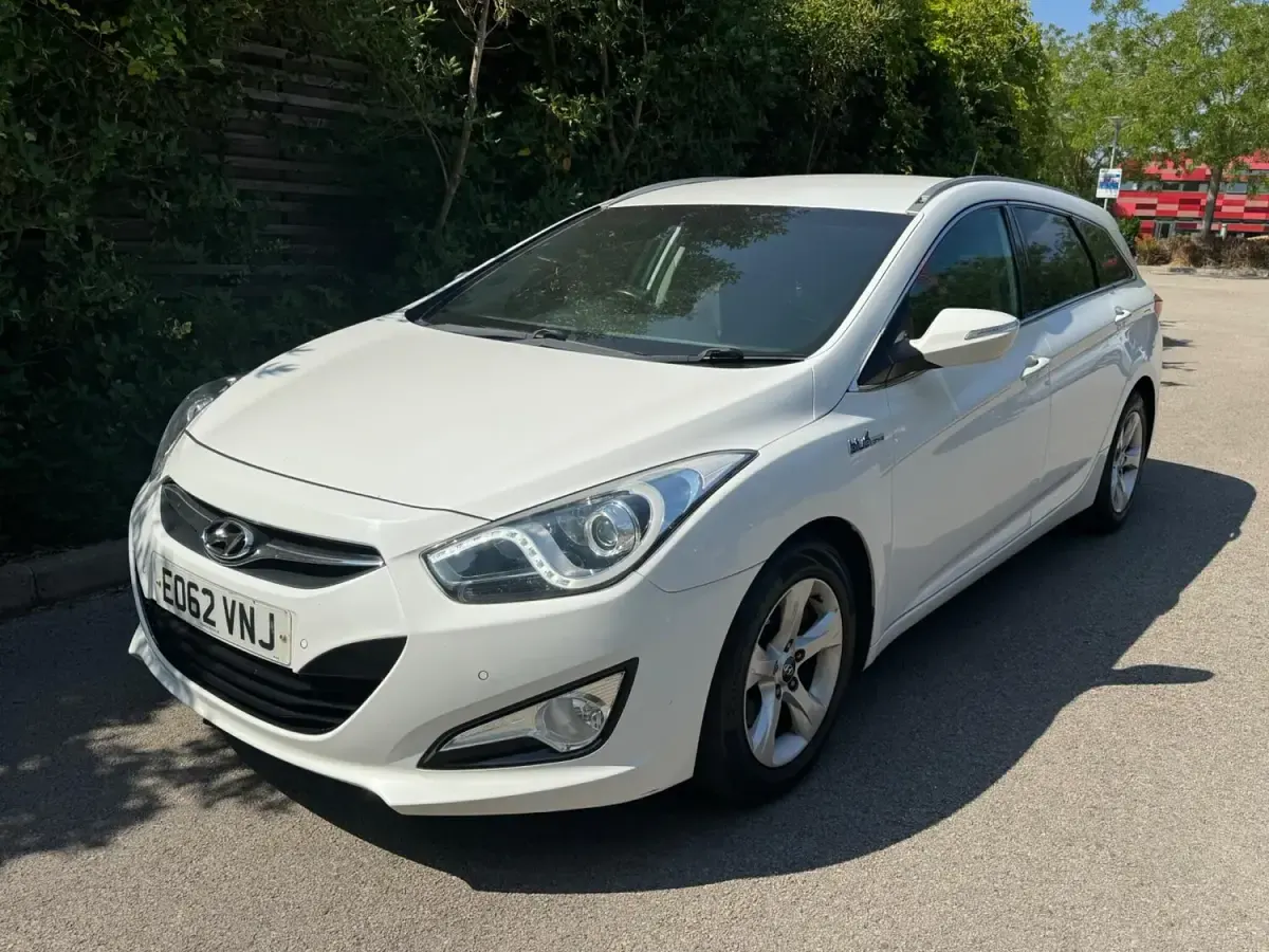 Used Hyundai i40 Style 136 HP (100 kW) 2012 White Estate