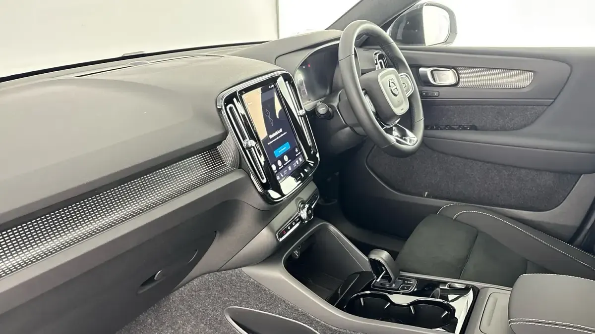 New Volvo EC40 Plus 185 kW (252 HP) 2026 White SUV