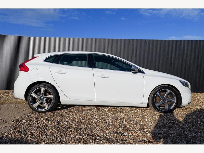 Used Volvo V40 R-Design 2014 White Hatchback